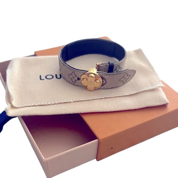 LOUIS VUITTON Monogram Mini Lin Wish Bracelet - Picture 1 of 14